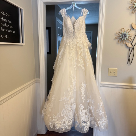 BRAND NEW Allure Bridal Wedding Ball Gown Size 8 - Picture 8 of 13